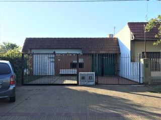 Foto 1 de Casas en venta - 6 dormitorios 3 baños - Cocheras - 150mts2 - Tolosa, La Plata