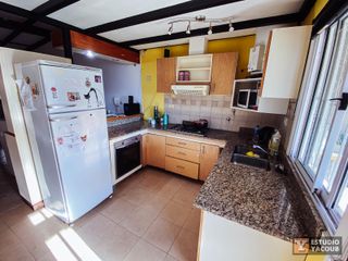 Foto 6 de Casa en venta - 2 dormitorios 1 baño - Cocheras - 162.23m2 - Villa Elvira, La Plata