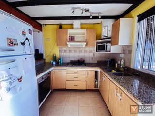 Foto 7 de Casa en venta - 2 dormitorios 1 baño - Cocheras - 162.23m2 - Villa Elvira, La Plata