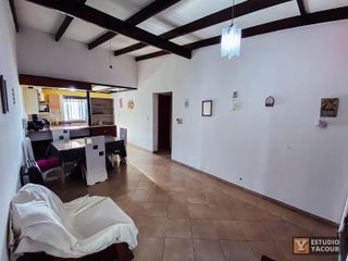 Foto 4 de Casa en venta - 2 dormitorios 1 baño - Cocheras - 162.23m2 - Villa Elvira, La Plata