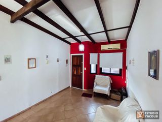Foto 3 de Casa en venta - 2 dormitorios 1 baño - Cocheras - 162.23m2 - Villa Elvira, La Plata