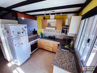 Foto 8 de Casa en venta - 2 dormitorios 1 baño - Cocheras - 162.23m2 - Villa Elvira, La Plata