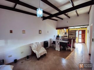 Foto 5 de Casa en venta - 2 dormitorios 1 baño - Cocheras - 162.23m2 - Villa Elvira, La Plata