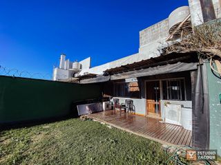 Foto 23 de Casa en venta - 2 dormitorios 1 baño - Cocheras - 162.23m2 - Villa Elvira, La Plata