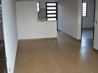 Foto 10 de Casa en venta - 2 dormitorios 1 baño - cochera - 150mts2 - Villa Elvira, La Plata