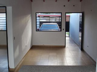 Foto 7 de Casa en venta - 2 dormitorios 1 baño - cochera - 150mts2 - Villa Elvira, La Plata