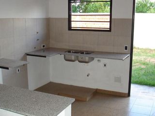 Foto 9 de Casa en venta - 2 dormitorios 1 baño - cochera - 150mts2 - Villa Elvira, La Plata