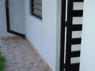 Foto 4 de Casa en venta - 2 dormitorios 1 baño - cochera - 150mts2 - Villa Elvira, La Plata