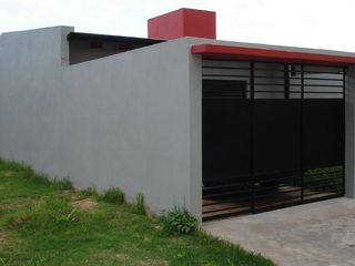 Foto 5 de Casa en venta - 2 dormitorios 1 baño - cochera - 150mts2 - Villa Elvira, La Plata