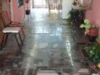 Foto 3 de Casa en venta - 2 dormitorios 1 baño - Galpón - Cochera - 220mts2 - La Plata