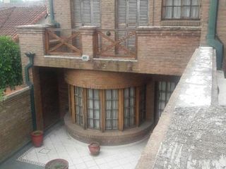 Foto 19 de VENTA DE EXCELENTE CASA DE 381 M2 CON PISCINA Y QUINCHO EN CENTRO DE PTE DERQUI - A REFACCIONAR