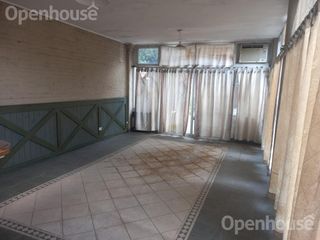 Foto 21 de VENTA DE EXCELENTE CASA DE 381 M2 CON PISCINA Y QUINCHO EN CENTRO DE PTE DERQUI - A REFACCIONAR