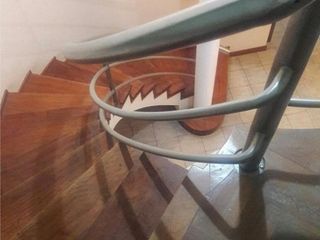 Foto 13 de VENTA DE EXCELENTE CASA DE 381 M2 CON PISCINA Y QUINCHO EN CENTRO DE PTE DERQUI - A REFACCIONAR