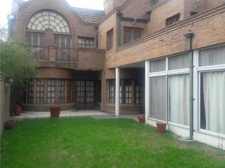 Foto 23 de VENTA DE EXCELENTE CASA DE 381 M2 CON PISCINA Y QUINCHO EN CENTRO DE PTE DERQUI - A REFACCIONAR
