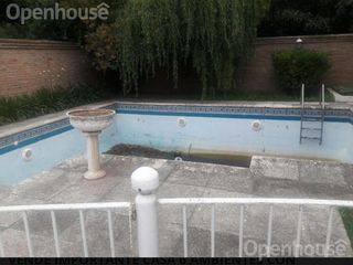 Foto 22 de VENTA DE EXCELENTE CASA DE 381 M2 CON PISCINA Y QUINCHO EN CENTRO DE PTE DERQUI - A REFACCIONAR