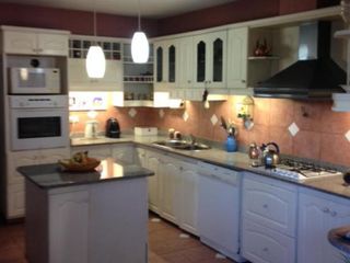 Foto 18 de VENTA DE EXCELENTE CASA DE 381 M2 CON PISCINA Y QUINCHO EN CENTRO DE PTE DERQUI - A REFACCIONAR
