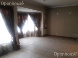 Foto 8 de VENTA DE EXCELENTE CASA DE 381 M2 CON PISCINA Y QUINCHO EN CENTRO DE PTE DERQUI - A REFACCIONAR