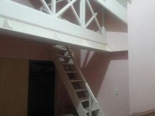 Foto 11 de VENTA DE EXCELENTE CASA DE 381 M2 CON PISCINA Y QUINCHO EN CENTRO DE PTE DERQUI - A REFACCIONAR