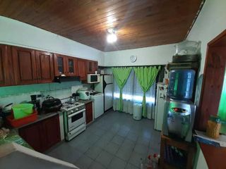 Foto 6 de Casa en venta - 3 dormitorios 2 baños - Cochera - 144mts2 - Villa Elvira