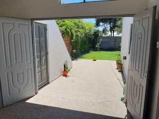 Foto 2 de Casa en venta - 3 dormitorios 2 baños - Cochera - 144mts2 - Villa Elvira