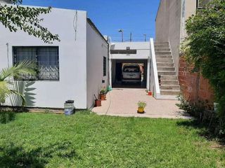 Foto 3 de Casa en venta - 3 dormitorios 2 baños - Cochera - 144mts2 - Villa Elvira