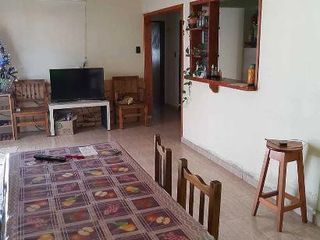 Foto 4 de Casa en venta - 3 dormitorios 2 baños - Cochera - 144mts2 - Villa Elvira