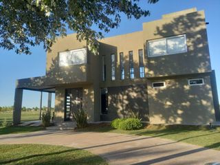 Foto 53 de Casa en venta - 3 dormitorios 3 baños - Cochera - 1050mts2 - Haras del Sur III, La Plata