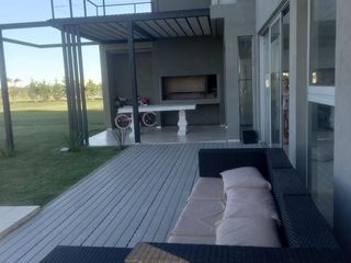 Foto 56 de Casa en venta - 3 dormitorios 3 baños - Cochera - 1050mts2 - Haras del Sur III, La Plata