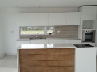 Foto 55 de Casa en venta - 3 dormitorios 3 baños - Cochera - 1050mts2 - Haras del Sur III, La Plata
