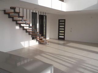 Foto 26 de Casa en venta - 3 dormitorios 3 baños - Cochera - 1050mts2 - Haras del Sur III, La Plata