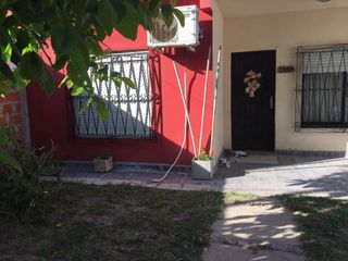 Foto 3 de Casa en venta - 2 dormitorios 1 baño - Cocheras - 400 mts2 - Melchor Romero