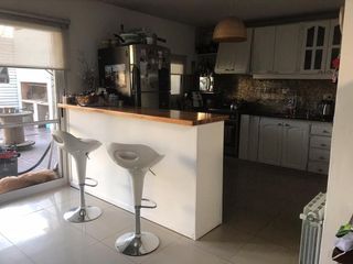 Foto 8 de Casa en venta - 3 dormitorios 2 baños 1 pileta 1 cochera - 230mts2 - Los Hornos