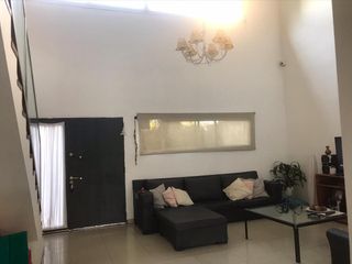 Foto 6 de Casa en venta - 3 dormitorios 2 baños 1 pileta 1 cochera - 230mts2 - Los Hornos