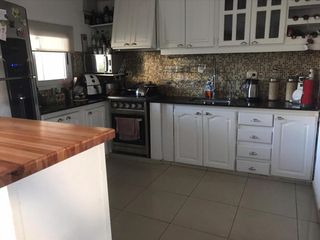 Foto 9 de Casa en venta - 3 dormitorios 2 baños 1 pileta 1 cochera - 230mts2 - Los Hornos