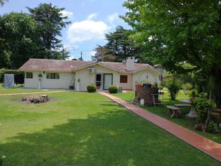 Foto 2 de Casa en venta - 5 Dormitorios 3 Baños 3 Cocheras SUM - 4886Mts2 -  Villa Elisa [FINANCIADA]
