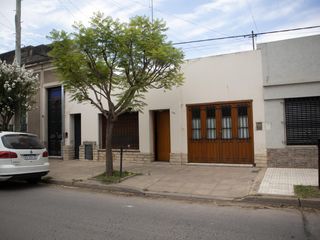 Foto 1 de Casa céntrica en venta