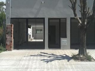 Foto 2 de Dúplex en venta - 2 Dormitorios 1 Baño - Cochera - 83 mts2 - Los Hornos, La Plata
