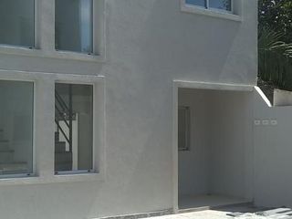 Foto 1 de Dúplex en venta - 2 Dormitorios 1 Baño - Cochera - 83 mts2 - Los Hornos, La Plata