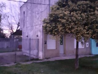 Foto 2 de Casa en venta - 2 dormitorios 2 baños - jardín - 177.72mts2 - Punta Lara, Ensenada