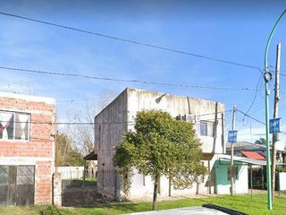 Foto 1 de Casa en venta - 2 dormitorios 2 baños - jardín - 177.72mts2 - Punta Lara, Ensenada