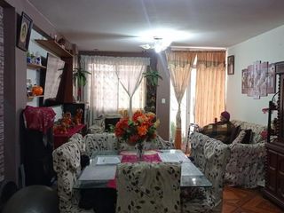 Foto 2 de Se Vende Casa De Tres Pisos Frente Al Terminal Pesquero