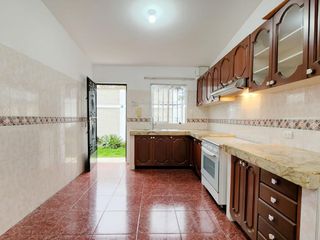 Foto 5 de CASA DE 372 m2,05 DORMITORIOS, 02 JARDINES,RICARDO ANGULO, CORPAC, SAN ISIDRO
