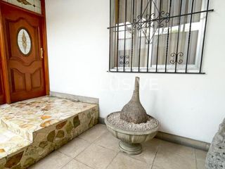 Foto 16 de CASA DE 372 m2,05 DORMITORIOS, 02 JARDINES,RICARDO ANGULO, CORPAC, SAN ISIDRO