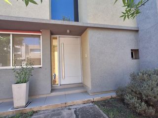 Foto 4 de Casa en  Alquiler 3 dorm,3 baños,cochera doble,jardin -Altos de Manantiales-