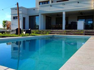 Foto 27 de Venta casa con salida al lago Naudir