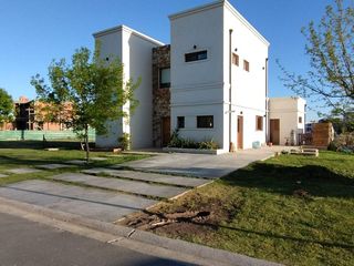 Foto 44 de Venta casa con salida al lago Naudir