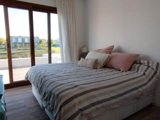Foto 12 de Venta casa con salida al lago Naudir