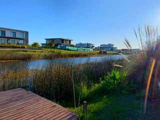Foto 24 de Venta casa con salida al lago Naudir