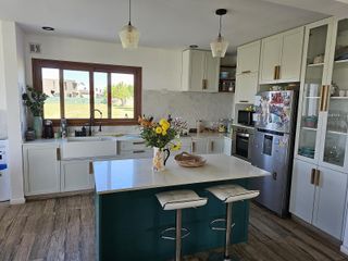 Foto 2 de Venta casa con salida al lago Naudir