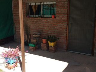 Foto 6 de Casa en venta - 2 Dormitorios 1 Baño - Cochera - 300Mts2 - Los Aromos, General Rodriguez